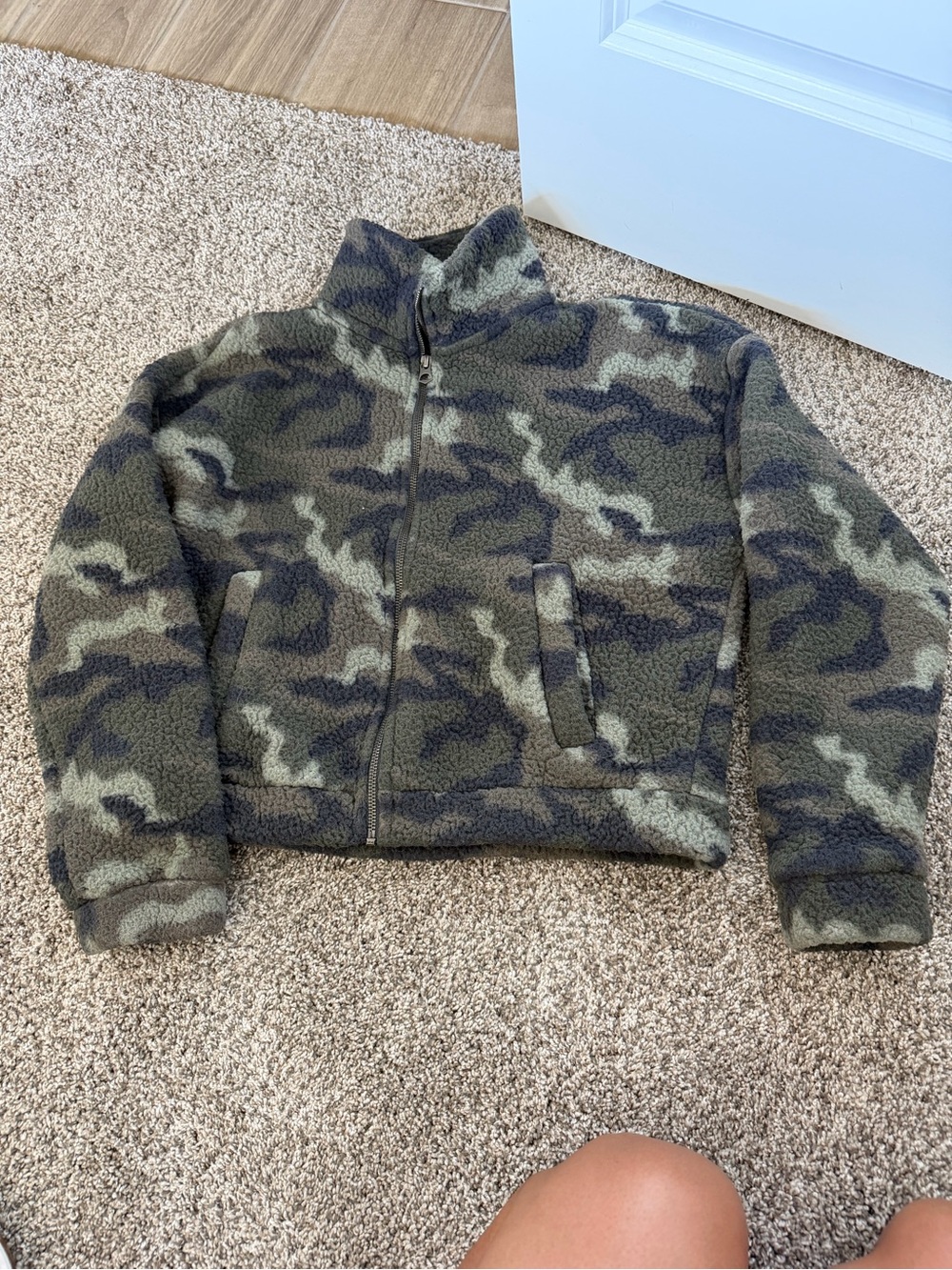 American Eagle Outfitters Camo Sherpa Zip Jacket - Green & Black